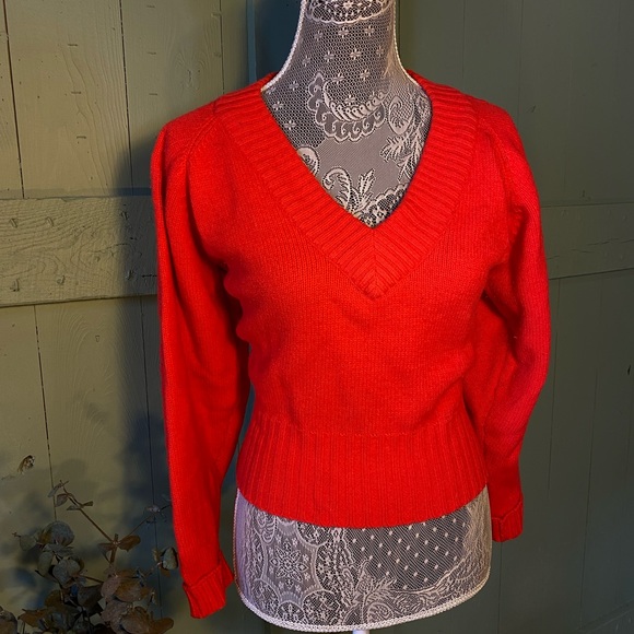 Gorgeous Bright Red Thick Knit V Neck Vintage Sweater - Picture 4 of 8
